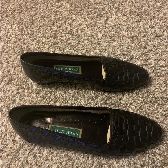 Cole Haan Women’s Black leather shoe - Picture 6 of 7